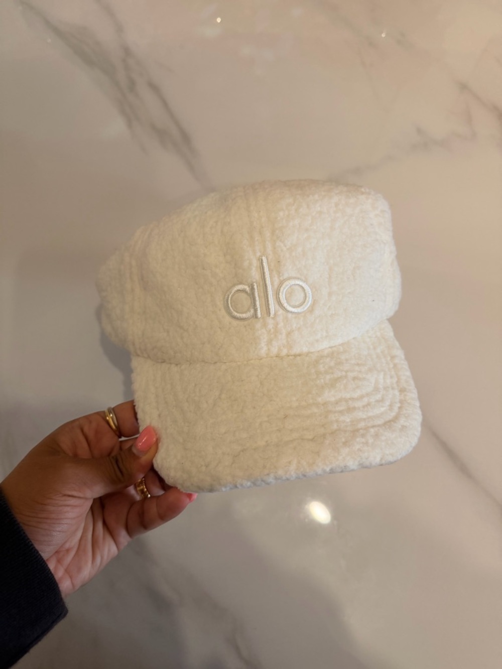 ALO Yoga Micro Sherpa Off-Duty Cap - Picture 2 of 5
